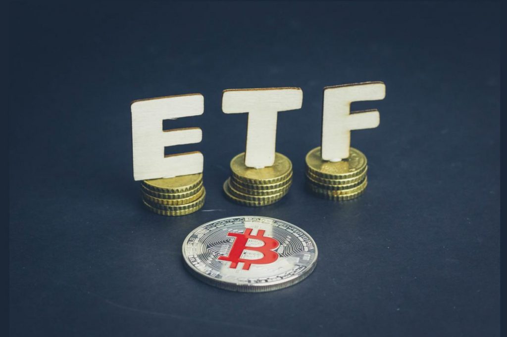Grayscale 胜诉点燃现货比特币 ETF 获批预期:市场反应与投资机会