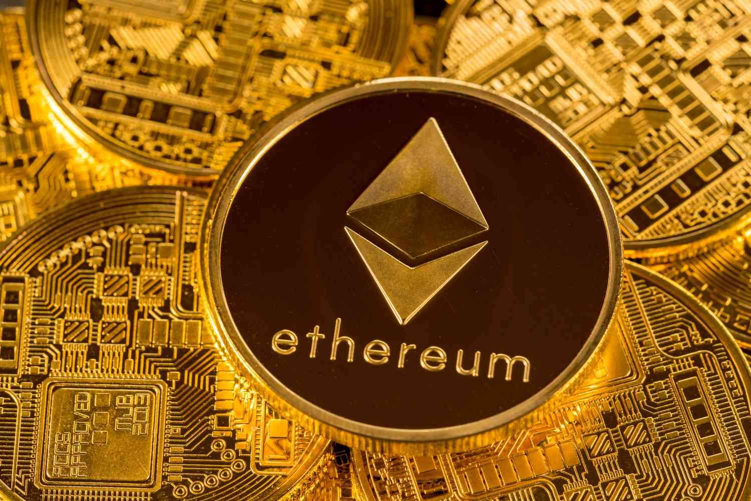 ETF狂潮，资金持续流入，上涨到3800美元受阻后未来趋势如何？-网创圈